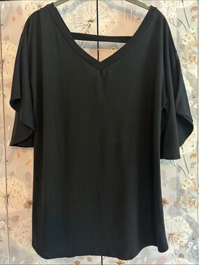Relaxed Black V-Neck Short Sleeve Women’s Tee